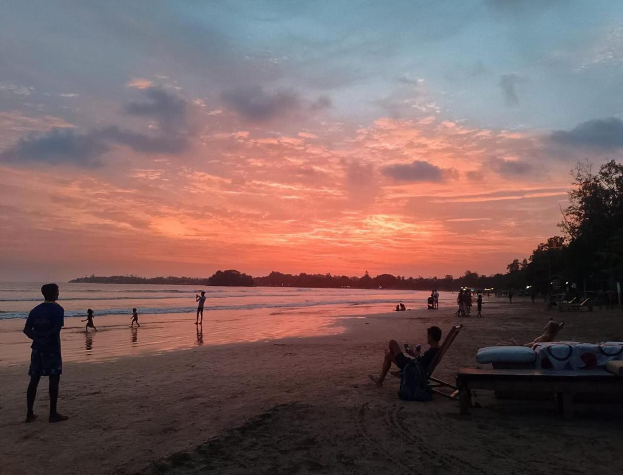 Skywalker Guest House Weligama Buitenkant foto