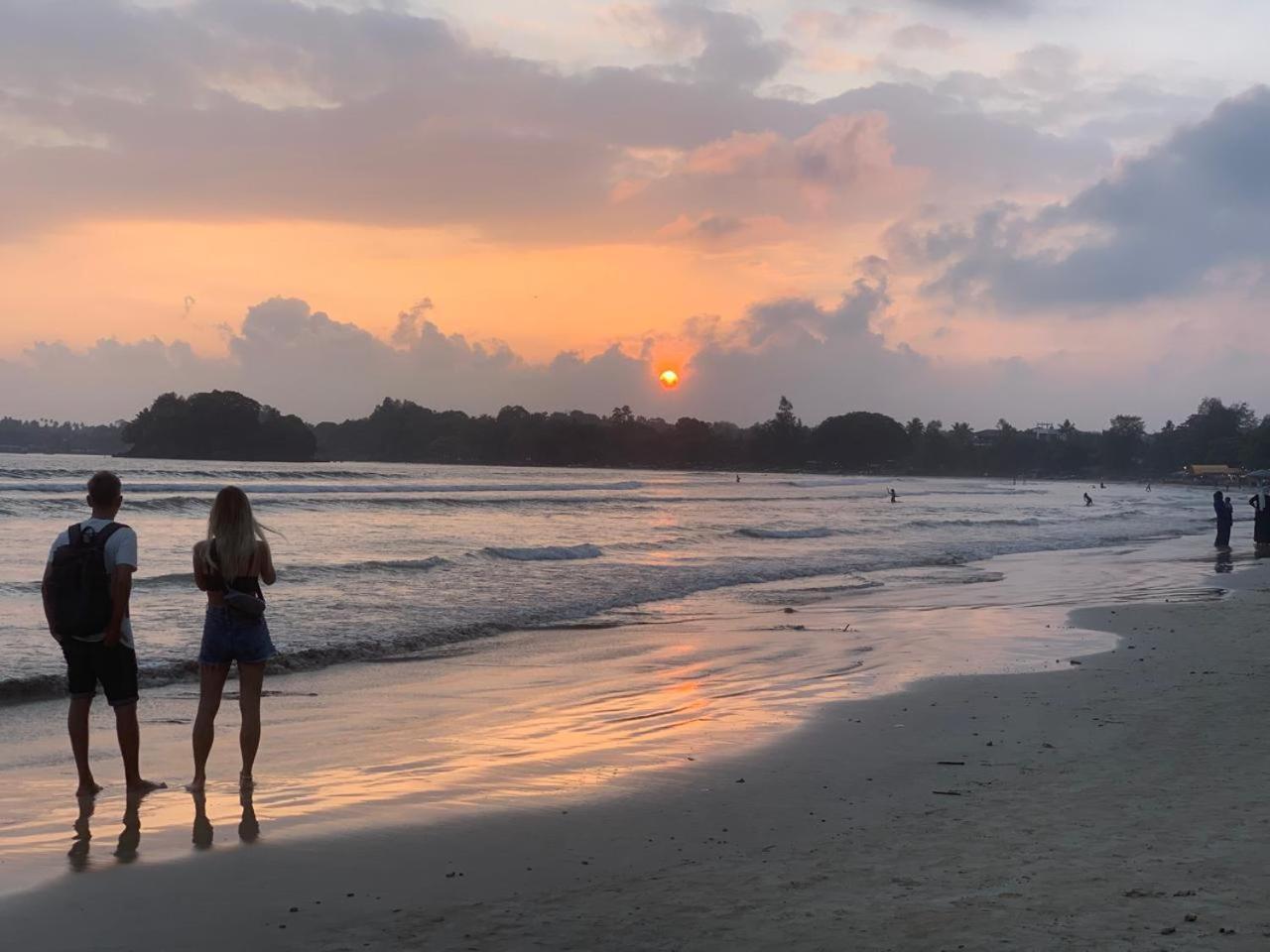 Skywalker Guest House Weligama Buitenkant foto